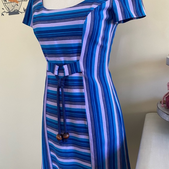 Beautiful blue and violet colors. Rich quality fully lined Size 4 - Picture 5 of 6